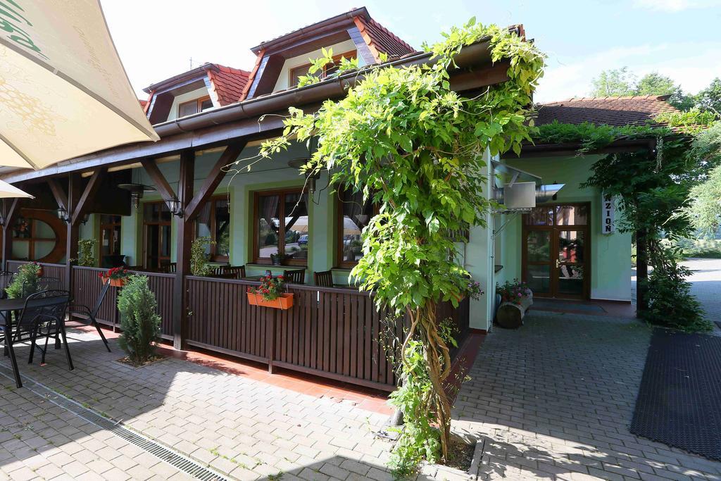 Sindlovska Krcma Hotel Ceske Budejovice Luaran gambar