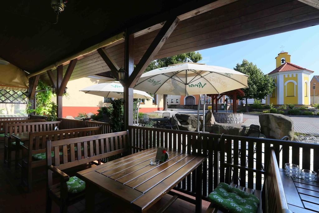Sindlovska Krcma Hotel Ceske Budejovice Luaran gambar